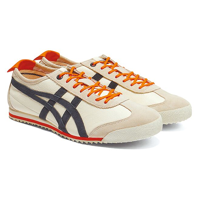 新光三越台南新天地Onitsuka Tiger麂皮虎爪紋系列MEXICO 66 SD，5680元。（新光三越提供）