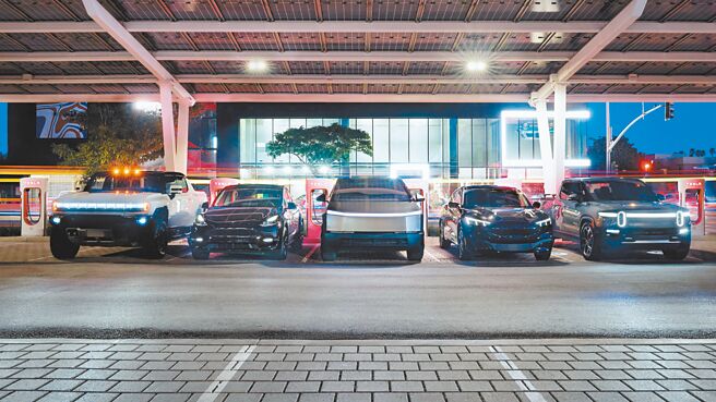 Tesla开放非Tesla车辆（须为CCS2规格）使用Tesla超级充电站，第一阶段试行开放5座超级充电站点。（Tesla提供）