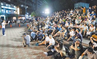 柯黑名嘴「不滿腳本」摔手板 主持人反嗆：妳發什麼脾氣