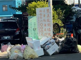 居民摊贩乱丢垃圾成常态？台中大里1分隔岛沦为垃圾场