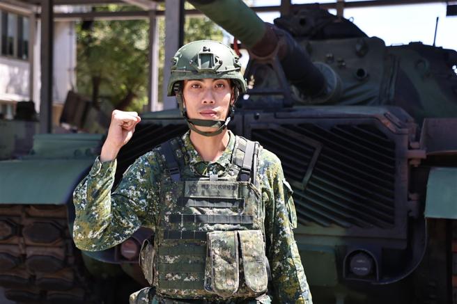 陆军机步234旅保修连炮塔修护士罗宽良下士。（记者刘宸玮摄）