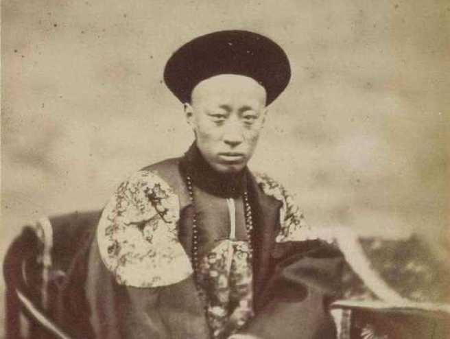 英法聯軍攻入北京，咸豐皇帝逃往熱河，由恭親王奕訢（圖）向英法聯軍投降。（圖／Wikipedia)