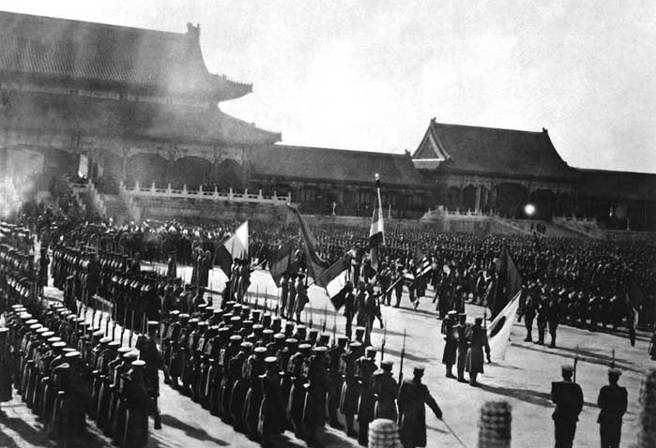 1900年（清光緒26年）為鎮壓清廷支的義和團運動，總數約5萬人的八國聯軍攻入北京城。（圖／Wikipedia)