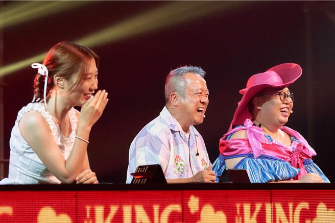 韩勾ㄟ金针菇（左起）、曾志伟、Alizabeth娘娘都热爱台湾美食。（纬来电视网提供）