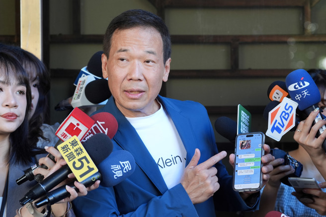 国民党台北市议员锺小平（中）。（中时资料照，黄世麒摄）
