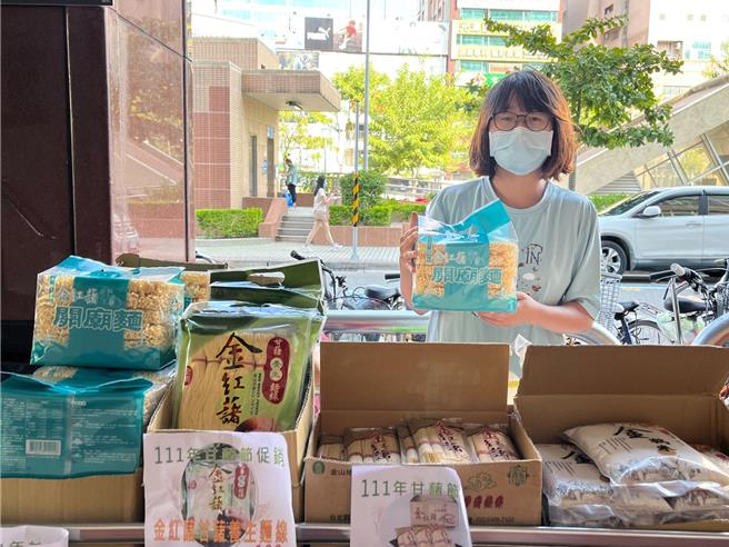 新北市農業局將於9月19日、20日於捷運府中站板農活力超市廣場舉辦2日「新北健康三寶甘藷」展售會，現場提供最香甜優質生鮮甘藷及熱門甘藷加工品，邀請民眾一同來體驗甘藷香甜滋味。（新北市農業局提供）