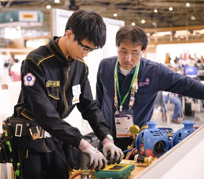 2024年第47屆國際技能競賽於9月10日至15日在法國里昂舉行，來自北市南港高工同學陳思源，最終奪下冷凍空調金牌。（台北市教育局提供／劉瑋晴台北傳真）
