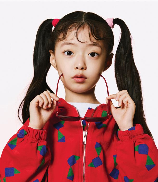 吳智律拍攝廣告時看到不少漂亮衣服，笑說要把全部都帶回家 。（Little Ground提供）