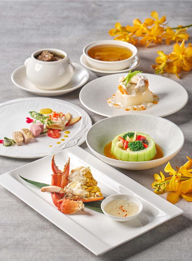 粤式餐厅「珍珠坊」以处女蟳为主角，设计了中西合併的秋季套餐，主打健康少油、清爽无负担的均衡菜色。（图／台北福华大饭店）