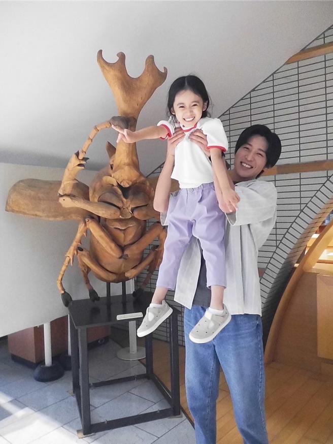 目黑蓮首度演出父親，也親曝想婚念頭。（摘自官方X）