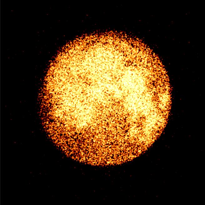 不一样的中秋月！陆科学家首次从太空传回完整月亮X射线图像。图为爱因斯坦探针卫星「风行天」X射线望远镜所拍摄的月球X射线图像。（大陆央视）