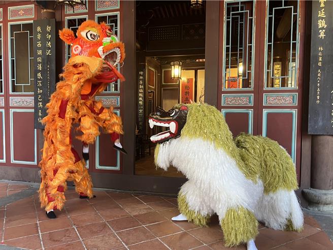 活动邀请日本「冲绳惣庆太鼓舞狮队」及「林俊勇老师嫡传子弟醒狮队」带来不同风格舞狮。（王扬杰摄）