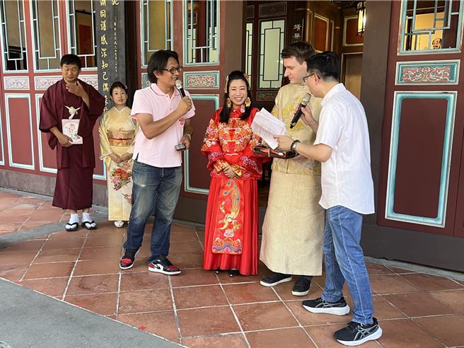 活动邀请台日、台德2对异国佳偶分享恋爱经验。（王扬杰摄）