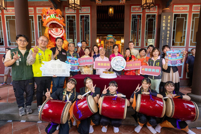 2024霞海月老来林园，以「中秋月圆情牵林园」为主题，热闹登场。(图/新北市政府文化局提供)