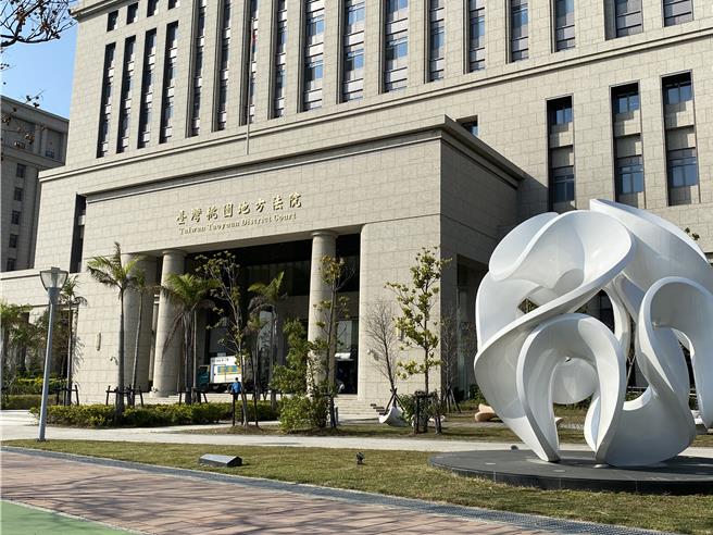 桃園地院依共同犯攜帶凶器侵入住宅強盜罪，將楊、宋2人分別判處8年6月及7年4月。(蔡依珍攝)