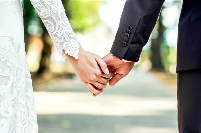 一名母亲抱怨儿子结婚后被媳妇带坏。（示意图：shutterstock／达志）