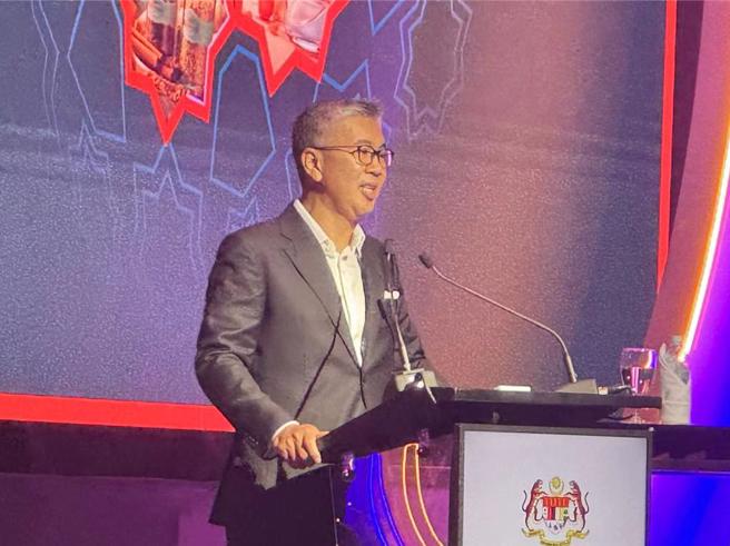 MITI部長東姑賽夫魯17日出席MIHAS開幕式。 （楊日興攝）