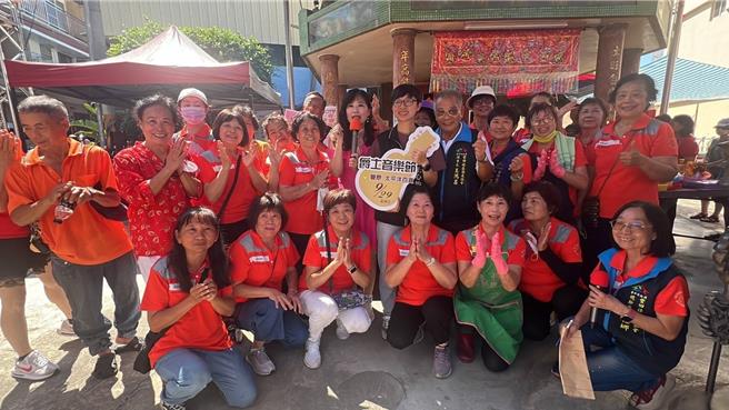 台中市豐原區豐田里「永康福德祠」，在地方民眾協助下，募款共捐500多萬元、土地順利過戶，17日舉行中秋節慶祝活動，相當熱鬧。（豐田里長劉瑞銓提供／張妍溱台中傳真）