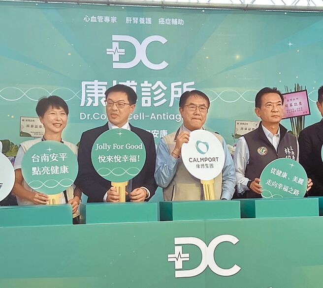 民進黨台南市立委林俊憲（右一）、陳亭妃（左一）都有意爭取下屆台南市長黨內提名，2人經常同框出席活動，較勁味道濃厚。（洪榮志攝）