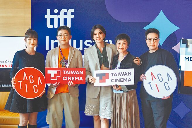 黃熙（右起）、張艾嘉、劉奕兒、徐漢強、王淨同台出席影人見面會暨交流座談。（文策院提供）