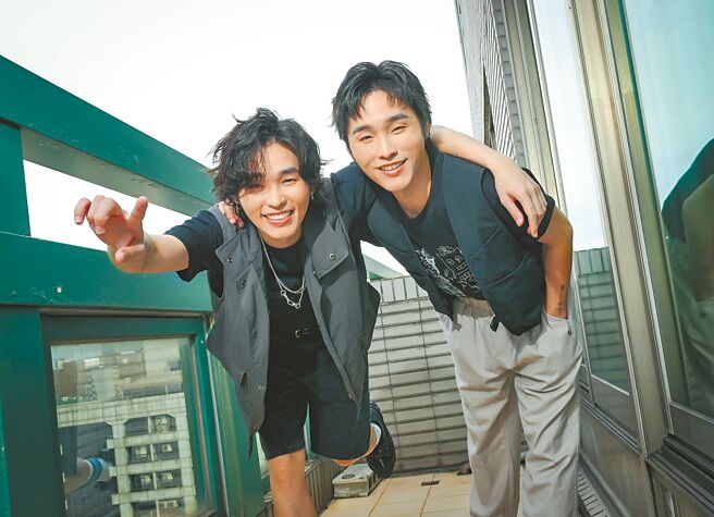 展瑞（左）、展荣是网红圈内知名的双胞胎。（甲上提供）