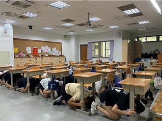 全國同步！9月20日9：21防災演練 全校師生學防震三步驟