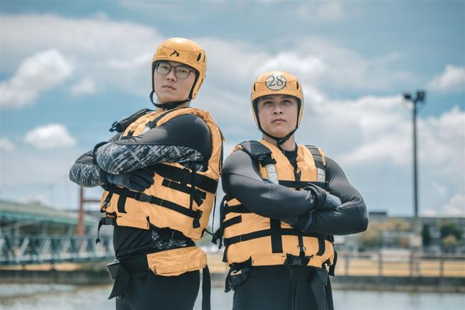 副班長林暐桐中士（圖右）、廖睿棠中士。（記者陳怡璿攝）