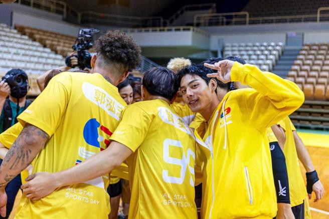 各務孝太在《全明星運動會》中頗受女生隊員青睞。（圖／翻攝自各務孝太臉書）