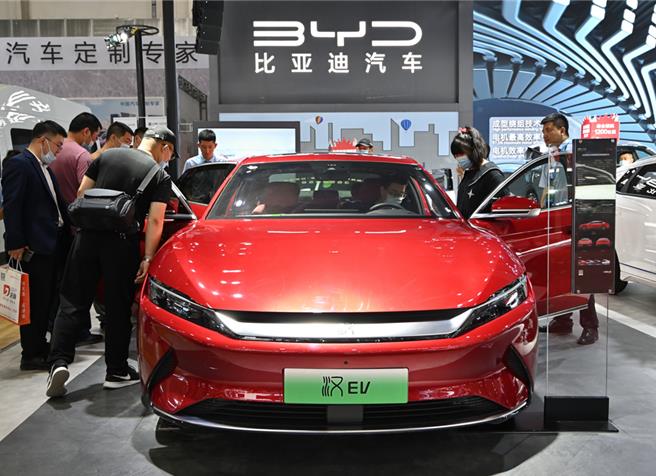 中国商务部长王文涛19日将会见欧盟贸易专员，外媒评估：要欧盟改变关税立场希望渺茫。（中新社）