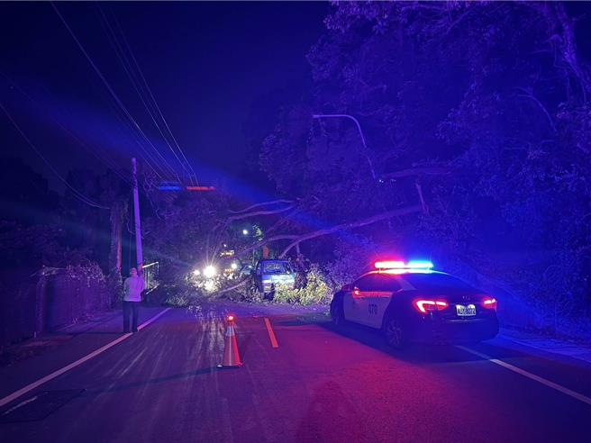 警方到場救援。（民眾提供／李京昇台中傳真）