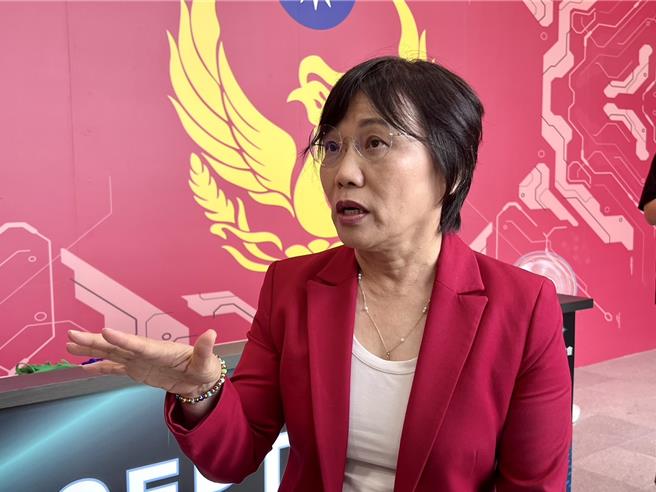 民进党籍立委蔡易余等人18日开记者会要求《国土法》展延，内政部长刘世芳强调「持续沟通，如期施行是最大目标」。（杨静茹摄）