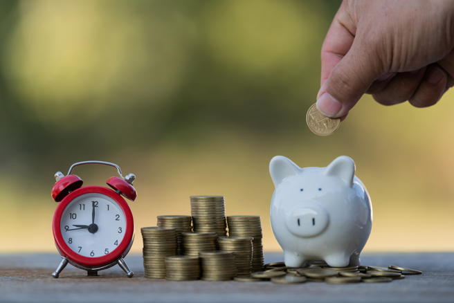 国民年金年资每增加1年，每个月可多领257元，缴1年保费，退休后领5年就回本。（示意图/达志影像/shutterstock）