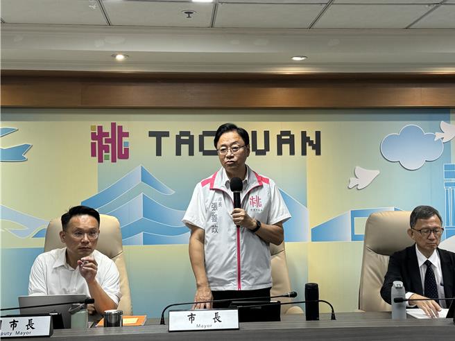 桃园市长张善政18日市政会议宣布妇女友善再升级，一生好运卡发卡缩短10天，冻卵营养金提高到2万元。(蔡依珍摄)