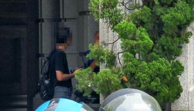 陈男找人讨白包，警方循线逮人送办。（翻摄照片／洪靖宜高雄传真）