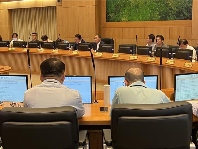 新北市長侯友宜上午主持市政會議。（王揚傑攝）