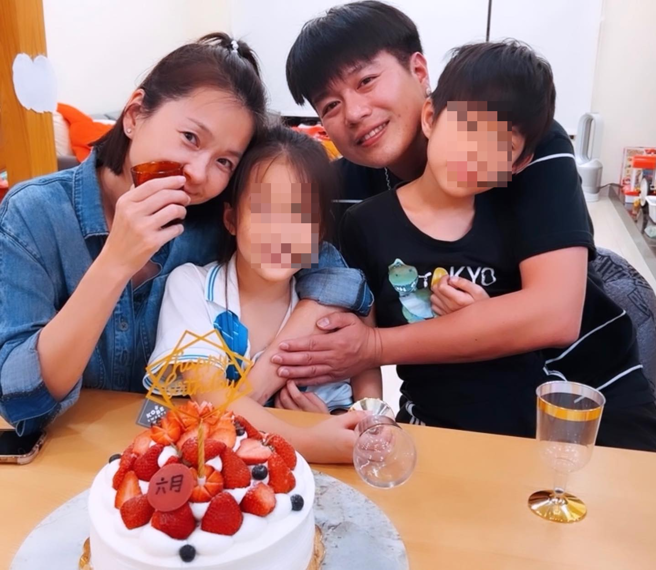 六月除了照顾家庭，还兼顾事业、课业。（蔡君茹＊六月脸书）