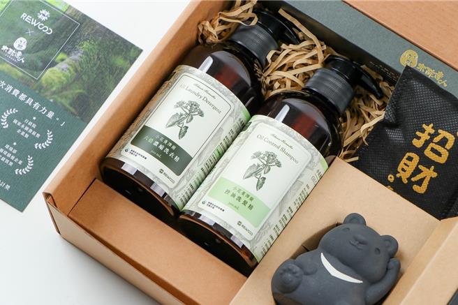 林保署花莲分署与产业界合作，以小花蔓泽兰残株研制相关生活用品，在网路上热卖。（林保署花莲分署提供／王志伟花莲传真）