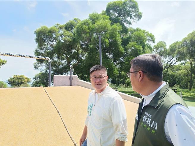 台中市议员施志昌等人到场会勘。（李京升摄）
