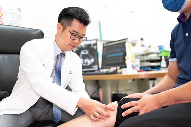 过度使用、反覆的高强度运动、以及突发性的受伤，都可能导致关节软骨的损伤，一次性自体软骨再生技术经由关节镜微创手术就能够完成。（陈冠豪提供／冯惠宜台中传真）