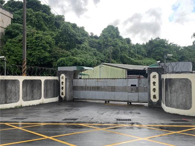 國軍一名阮姓士官長於基隆祥豐營區承辦水電修繕業務期間，向得標廠商黃男等4人收受回扣，累計6年共收受23萬元。基隆地檢署今日偵結，將阮男依涉犯貪污治罪條例起訴。（徐佑昇攝）