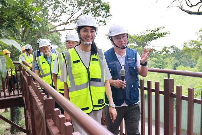 南投縣長許淑華18日視察九九峰氦氣球樂園工地，鼓勵施工團隊經由友善設計，做好生態保育。（南投縣政府提供／楊靜茹南投傳真）