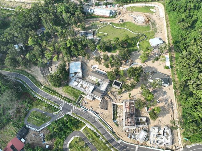 全台首座九九峰氦氣球樂園2023年元月開工，截至8月底工程進度68.64％。（南投縣政府提供／楊靜茹南投傳真）