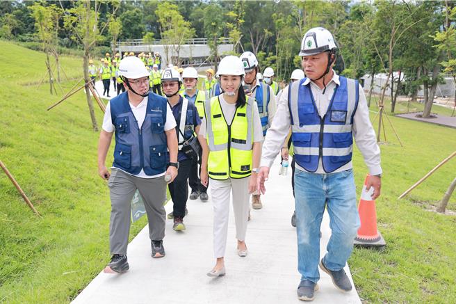 南投縣長許淑華認為，九九峰氦氣球樂園串連台灣工藝文化園區、九九峰動物樂園、鳥嘴潭等景點，豐富觀光遊程。（南投縣政府提供／楊靜茹南投傳真）