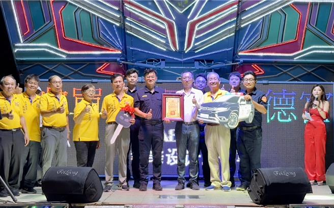 深丘福德宮捐贈海山分局1輛巡邏車。（海山分局提供）