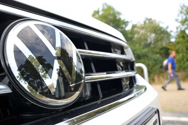 德国汽车巨擘福斯今年可能会强行通过关厂的决定。（图／路透社）