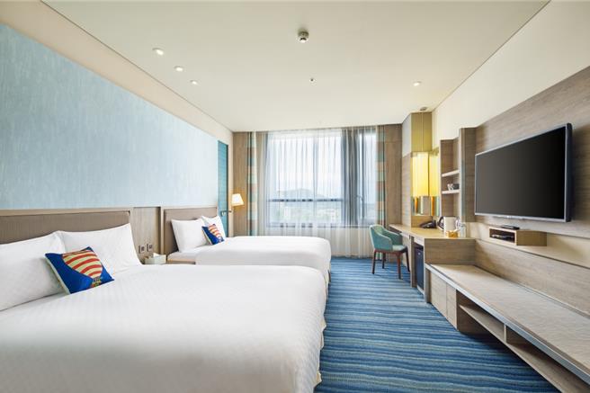 台东趣淘漫旅10月底前双人入住探索客房一泊一食每晚只要3899元起，入住期间还享有24小时五人座房车自驾体验。（垦丁凯撒提供）