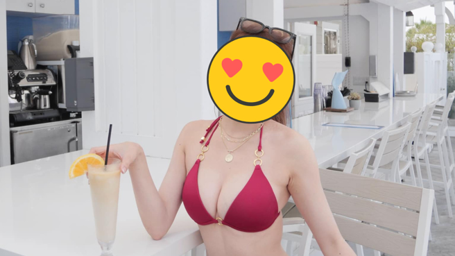 女星小优晒比基尼辣照。（图／翻摄自小优 脸书）