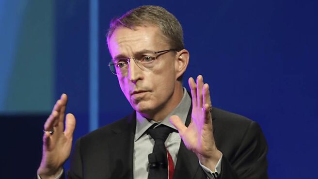 英特尔执行长基辛格宣布将晶圆代工部门设为独立子公司，并将在年底前关闭全球三分之二的办公室。图／美联社