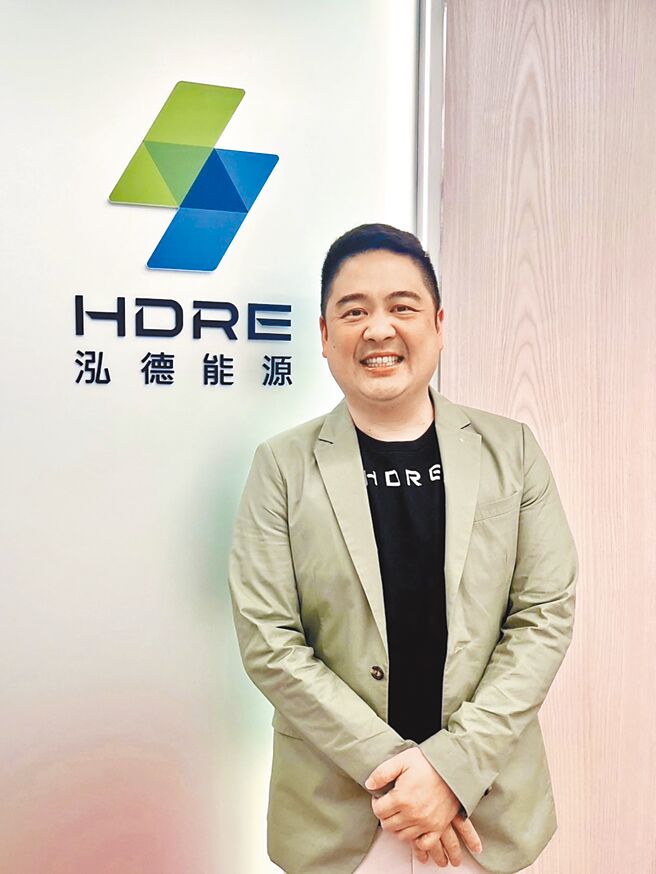 泓德能源董事長謝源一認同曲全立導演「用生命影響生命」的熱忱，至今贊助美力台灣超過三年、金額逾台幣千萬元。圖／業者提供