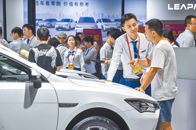 義大利副總理兼外長塔亞尼重申，義大利支持歐盟的電動車加稅立場，以保護該國公司的競爭力。圖為2024海南金秋車展暨智能網聯新能源車展。（中新社）